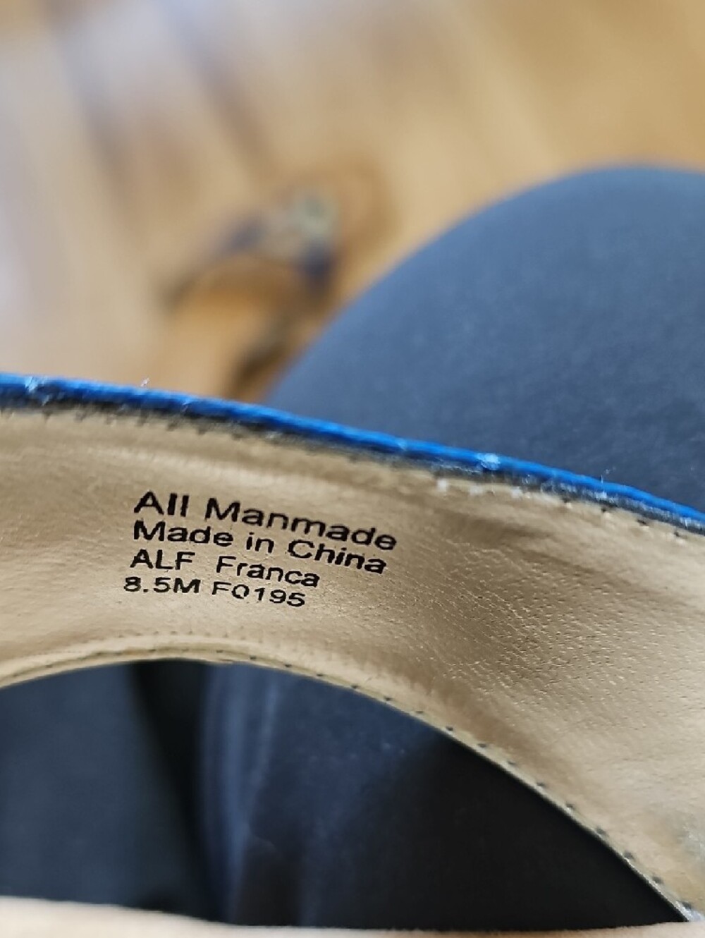 Alfani Women's Navy Blue Thong Sandals with Gold Medallion Size 8.5 - Picture 7 of 7
